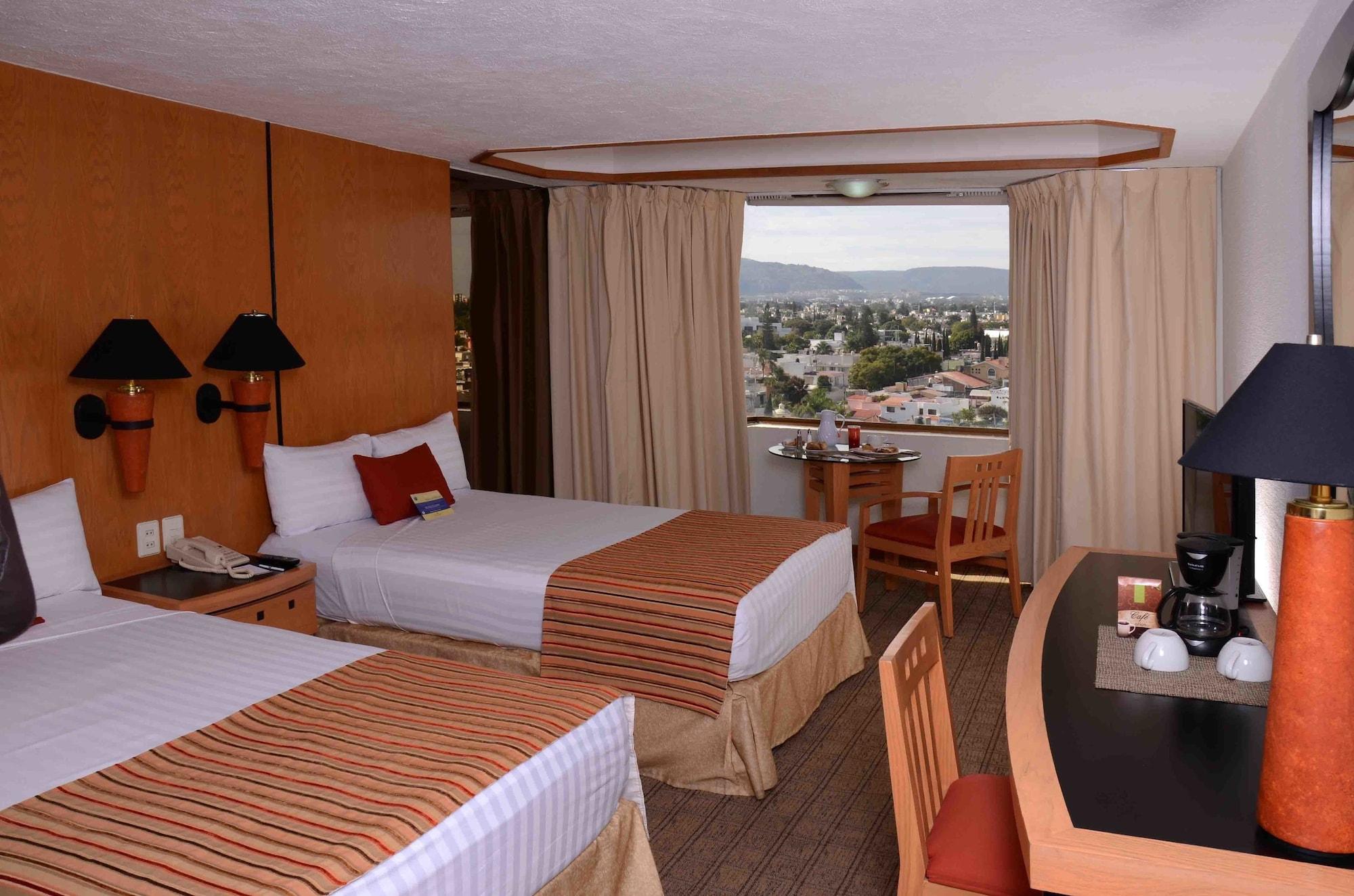 Hotel Guadalajara Plaza Ejecutivo Сапопан Экстерьер фото